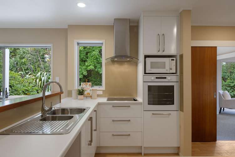 82a Beach Road Mellons Bay_12