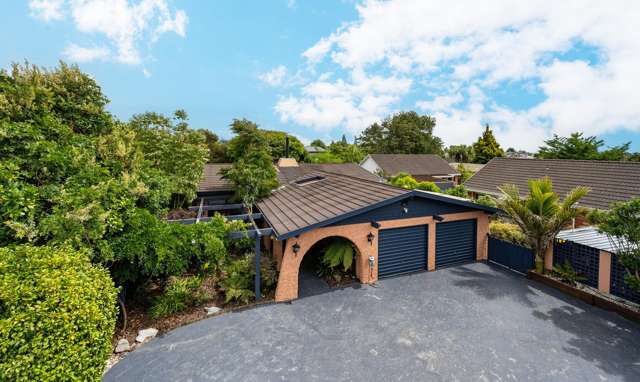 Spanish Charm Villa – Stoke’s Hidden Gem!