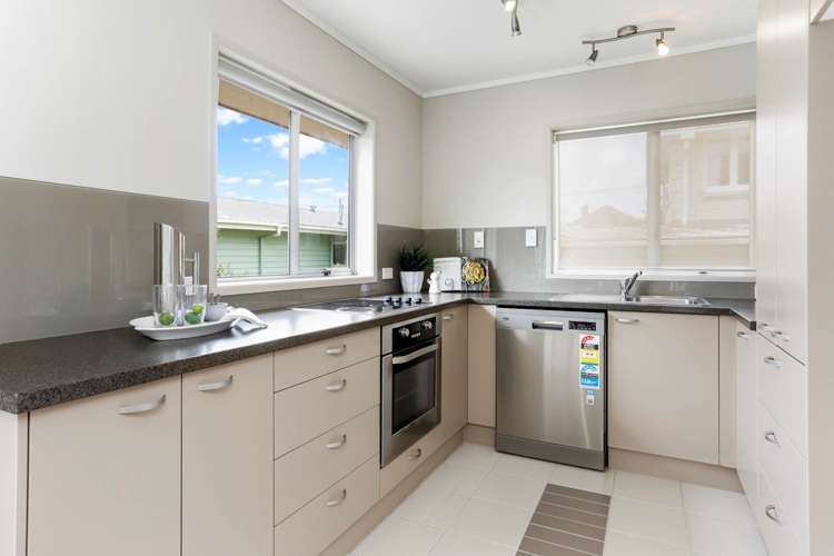 2/42 Eastglen Road Glen Eden_7