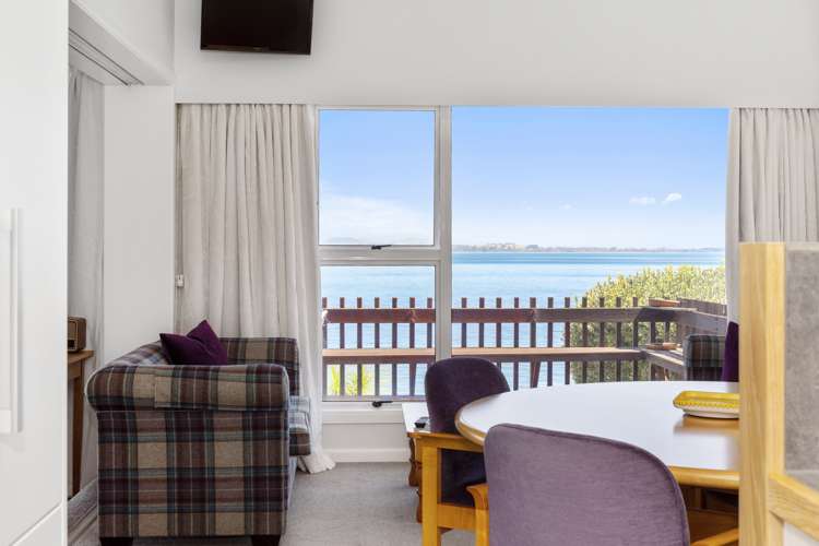 14 Strange Grove Matua_13