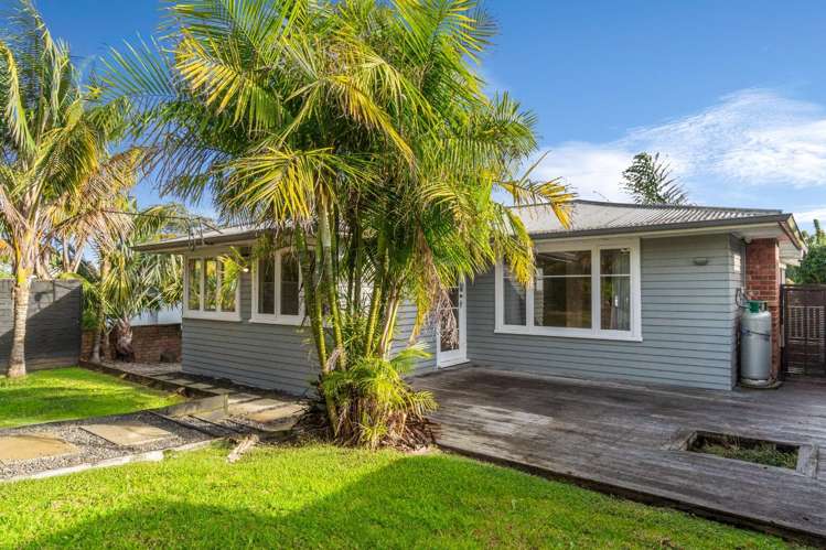 13 Amberley Avenue Te Atatu South_18