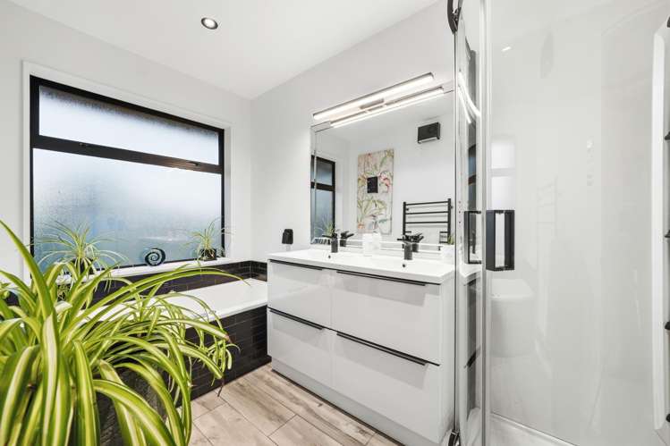 21 Taranaki Drive + 22 Hewitts Road Woodend_15