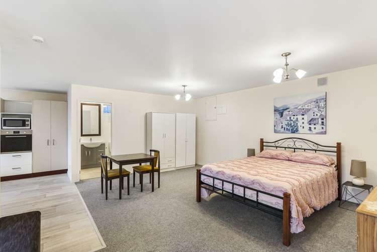 32 Rivervale Grove Stanmore Bay_12