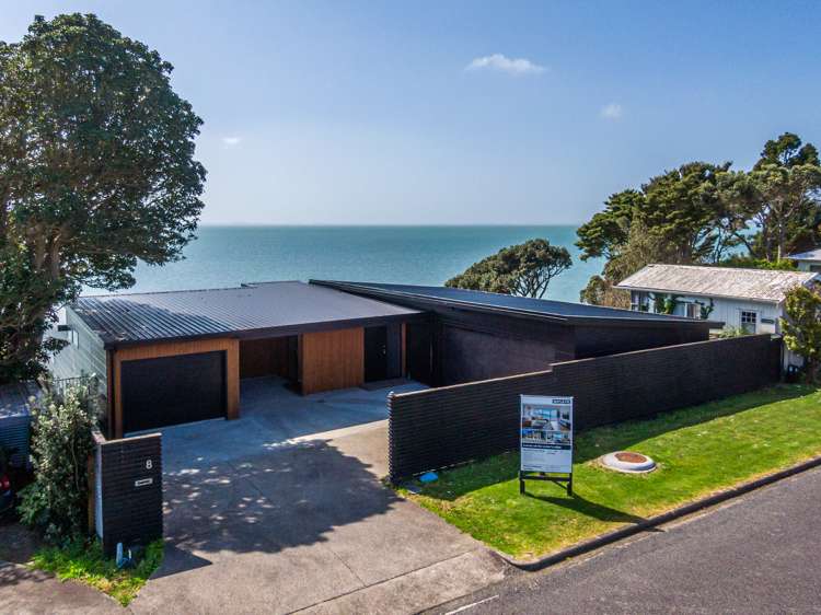 8B Crispe Road Clarks Beach_33