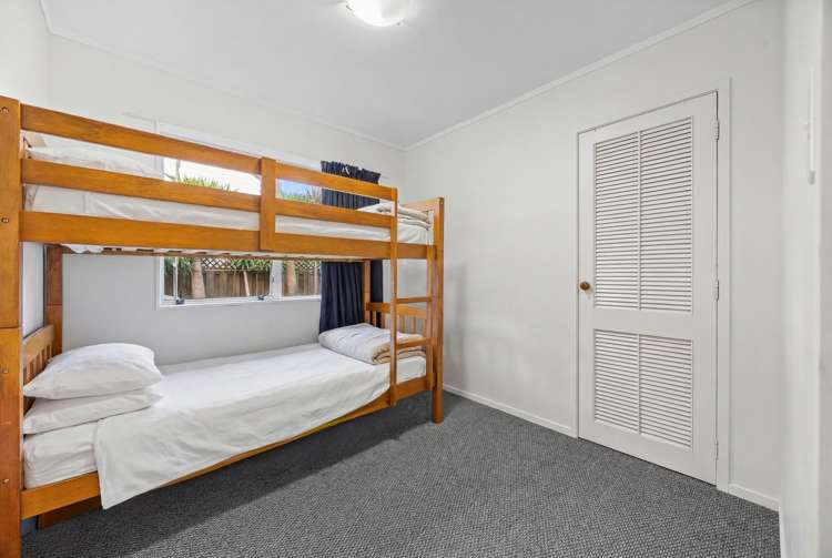 1&2/110 Celtic Crescent Ellerslie_15