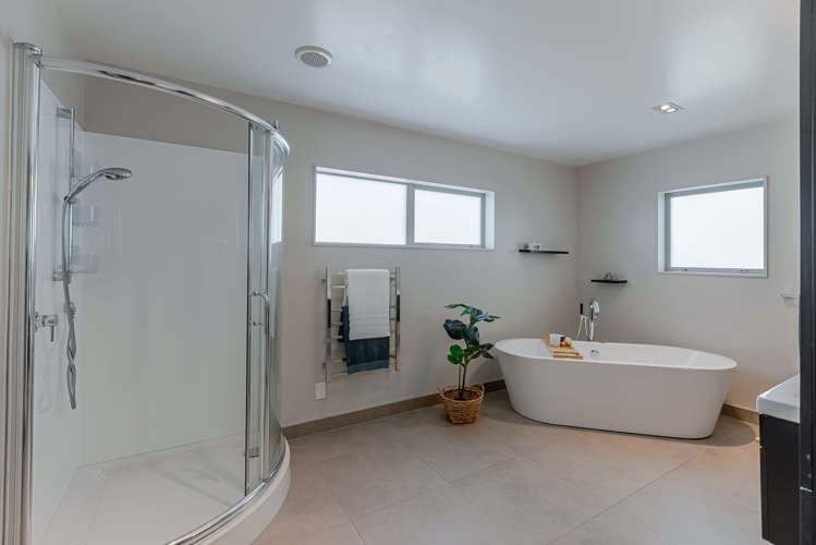 34 Menin Road Raumati South_19