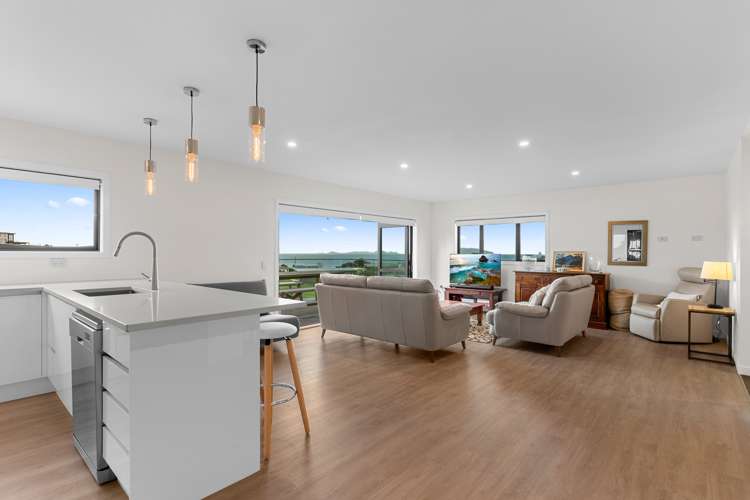 15 Blue Moon Rise Langs Beach_9