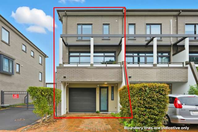 Sun-Filled Corner Townhouse - Double Grammar Zone!