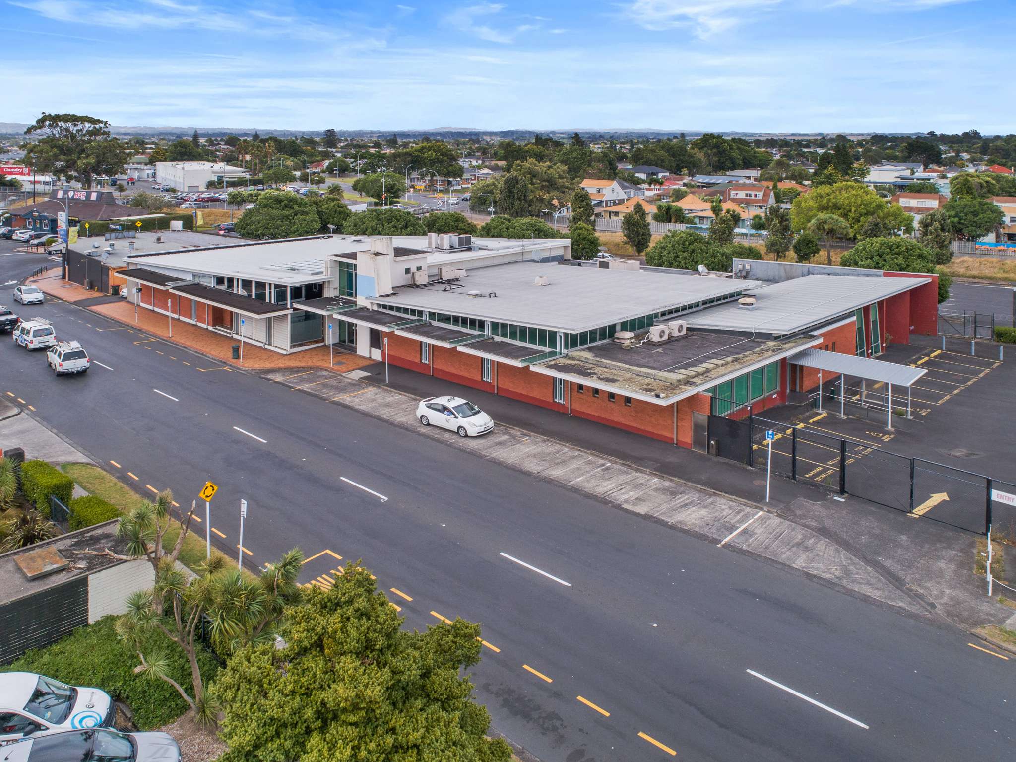 Massive Manurewa site with well-known tenant