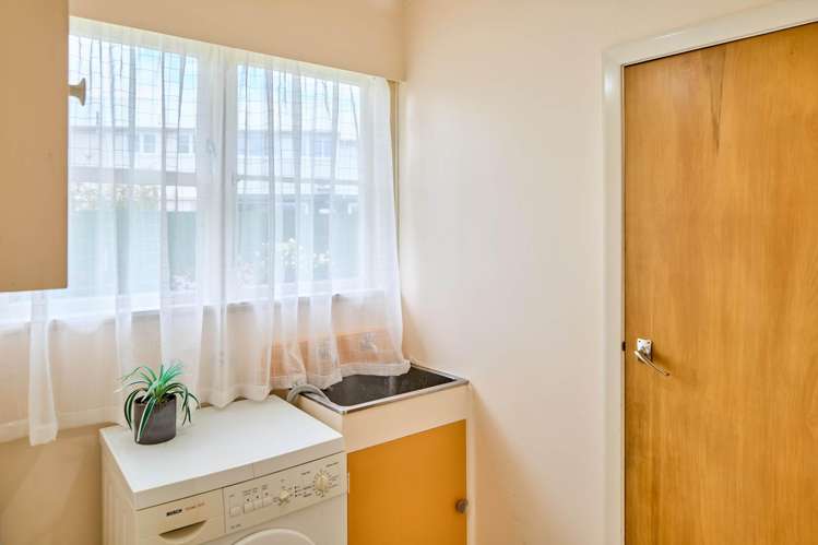 7 Beecham Grove Epuni_17