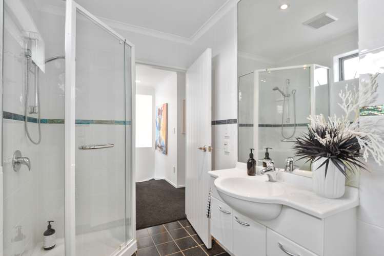 24 Tupara Crescent Kawaha Point_11