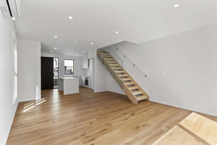 7/82 East Coast Road Milford_5