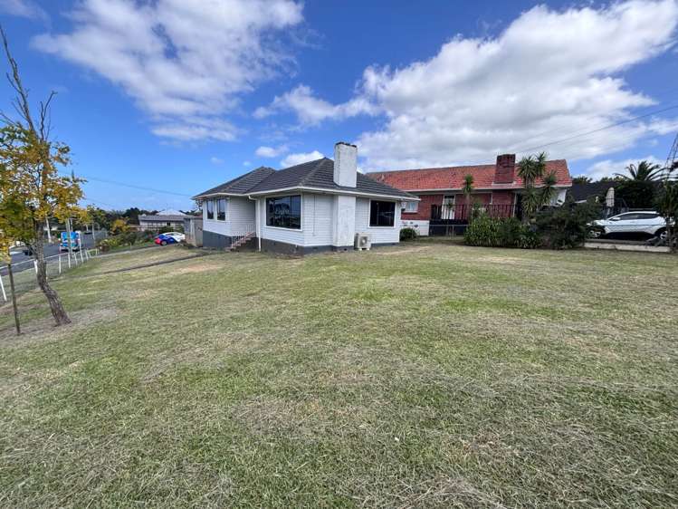 1 Ayrton Street Te Atatu South_14