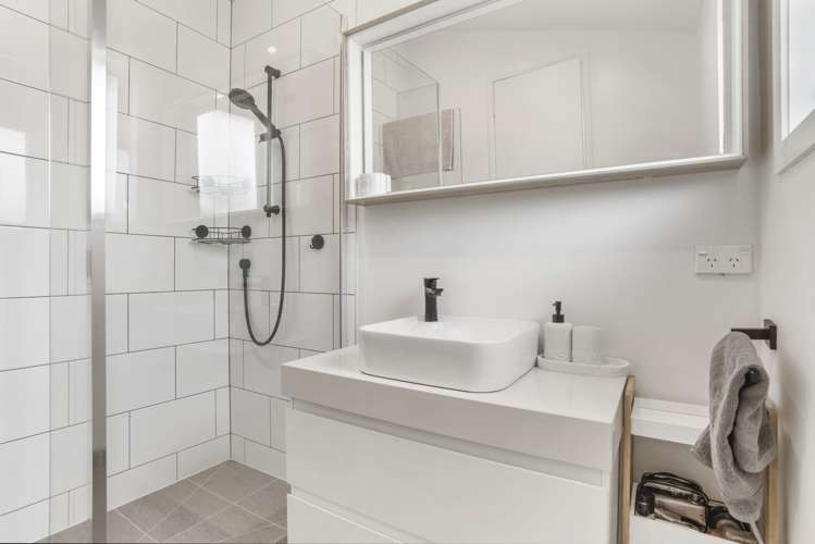 68 Commodore Drive Lynfield_7