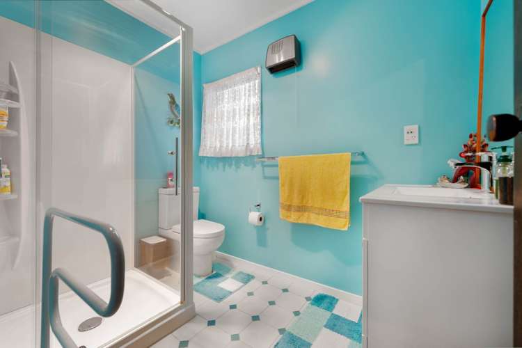 4 Photinia Place Botany Downs_22