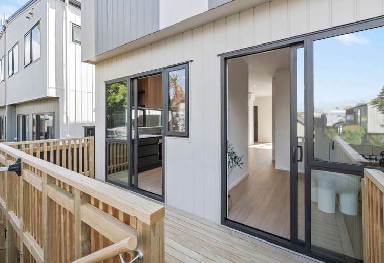 71 Highland Park Drive Botany Downs_2