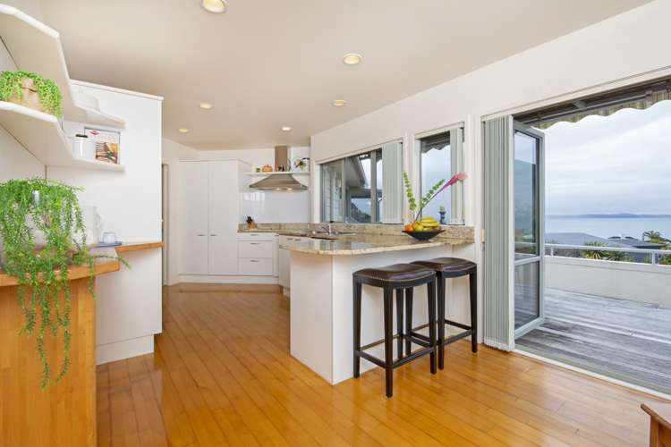 2/10 Burford Place Mellons Bay_11