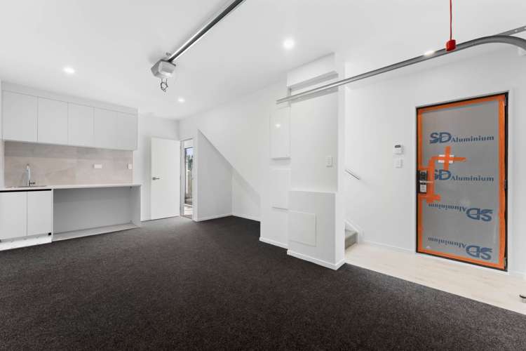 2/4 Toru Street Te Atatu Peninsula_12