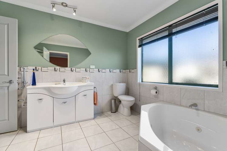 18 Honeysuckle Lane Ohauiti_24