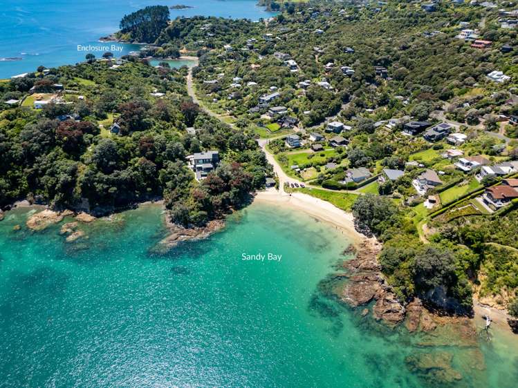 9 Empire Avenue Enclosure Bay_7