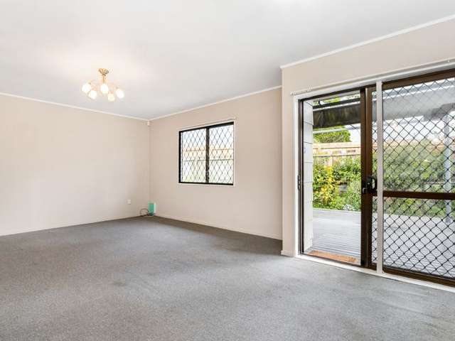 2/9 Maplesden Drive Clendon Park_4