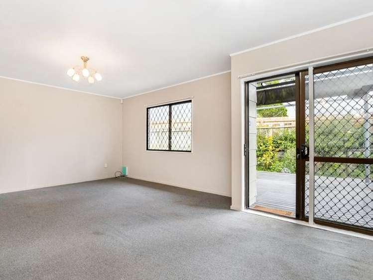 2/9 Maplesden Drive Clendon Park_4