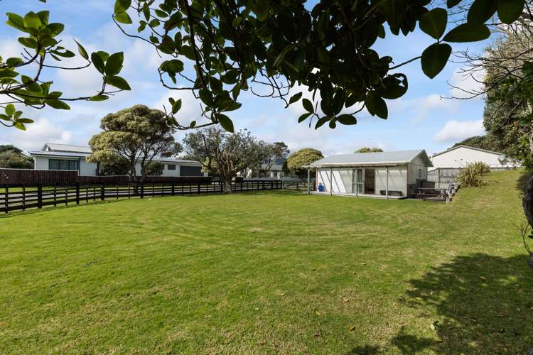 2 Hastings Street Waikanae Beach_8