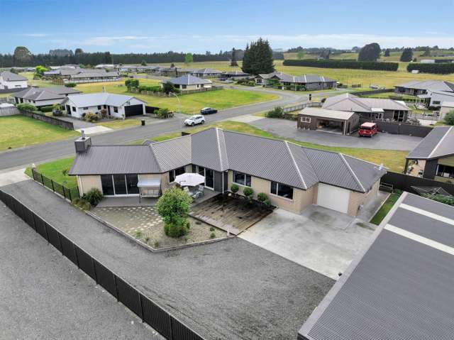 Family Haven with massive garaging