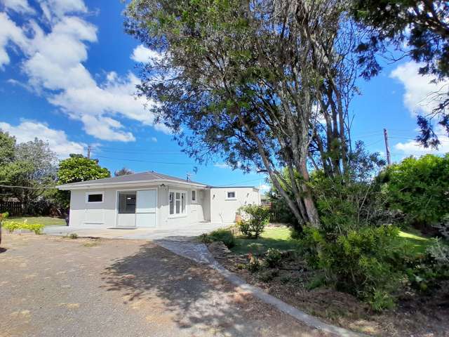 Private newly renovated cottage with beach access