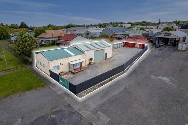 Vacant Workshop & Yard in great location