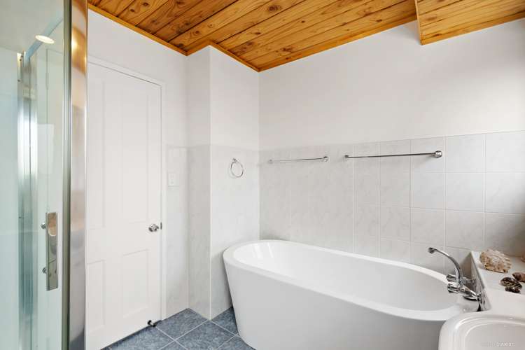 79 Bradbury Road Botany Downs_15