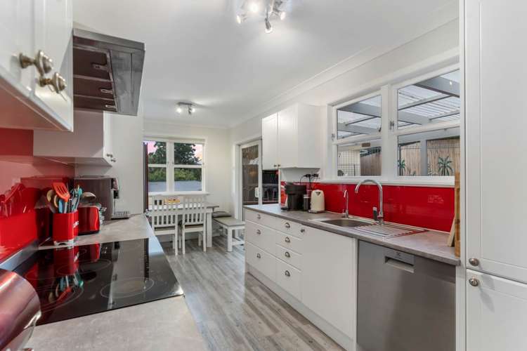 37 Roberts Road Matakatia_9