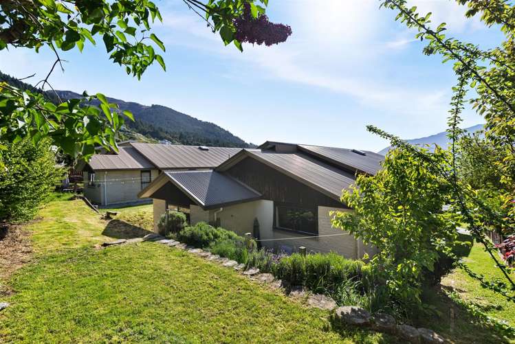 16a Wynyard Crescent Fernhill/Sunshine Bay_11