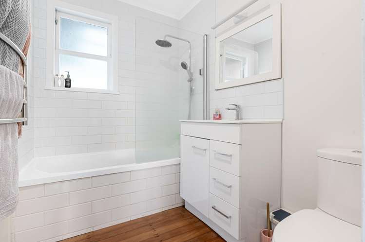 9 Richan Street Glenview_13