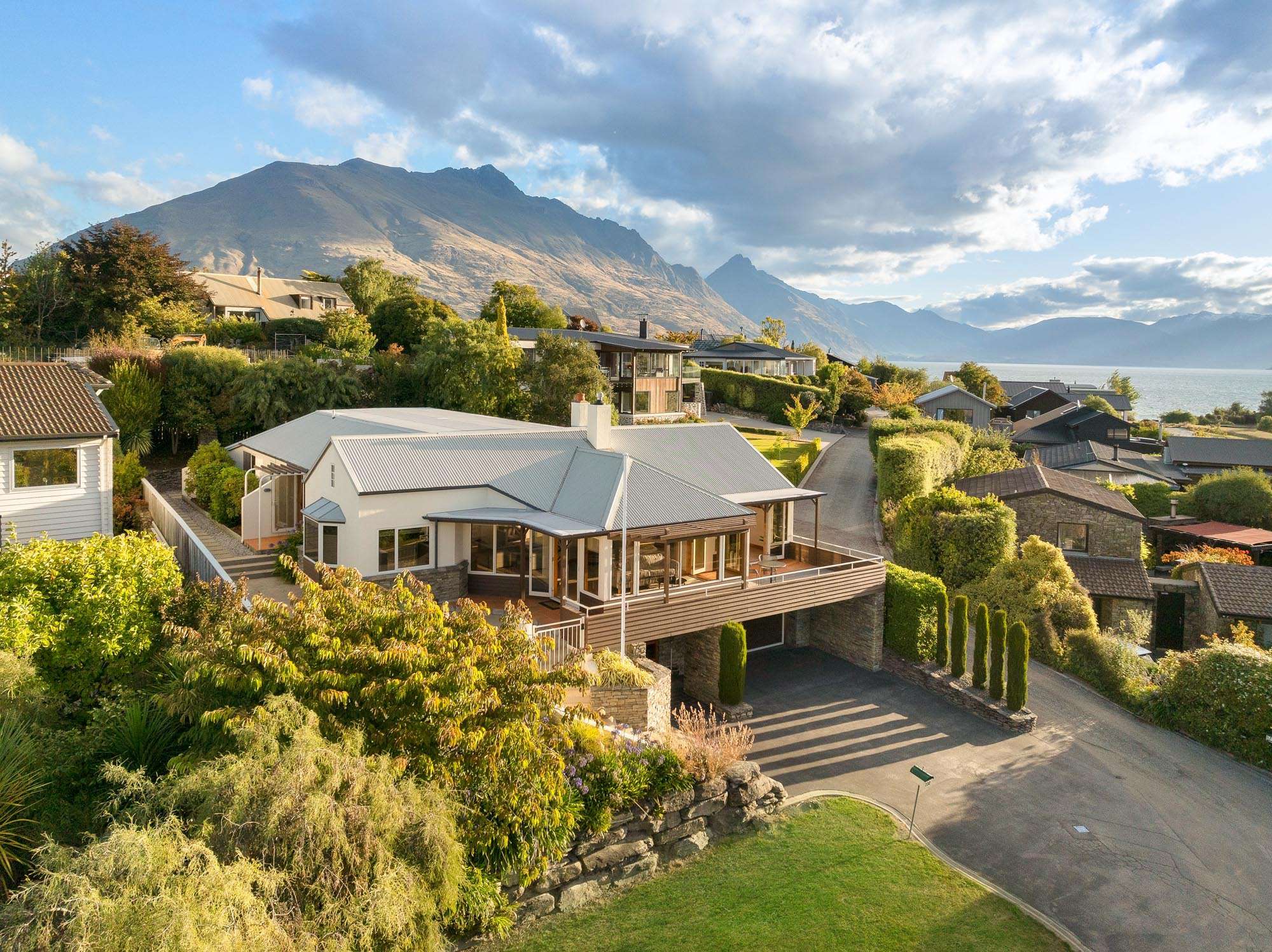 732 Peninsula Road Kelvin Heights Queenstown Houses for Sale