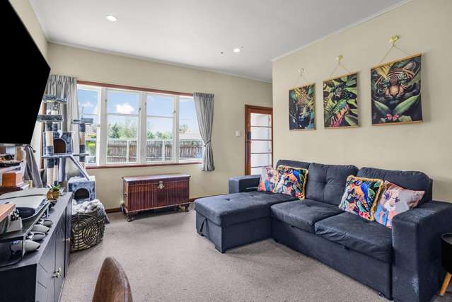 70 Hall Crescent Epuni_2