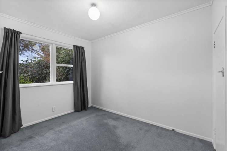 2/10 Mahon Place_5