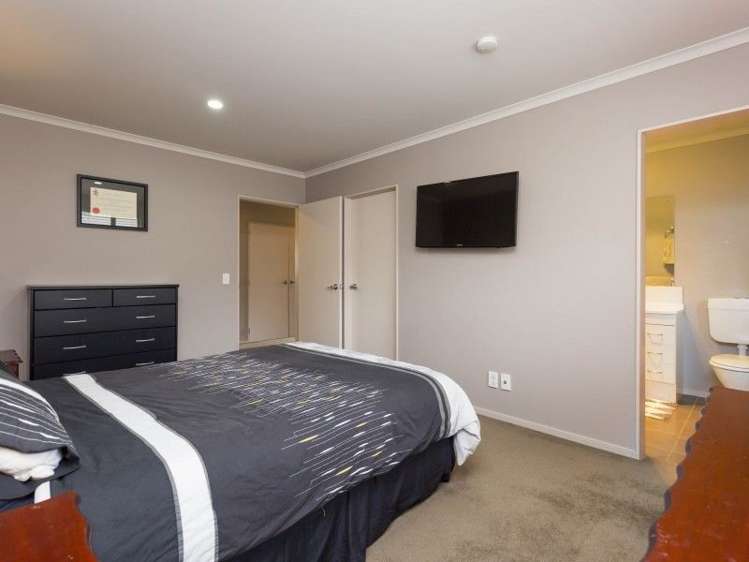 6 Mcewen Crescent Riverstone Terraces_10