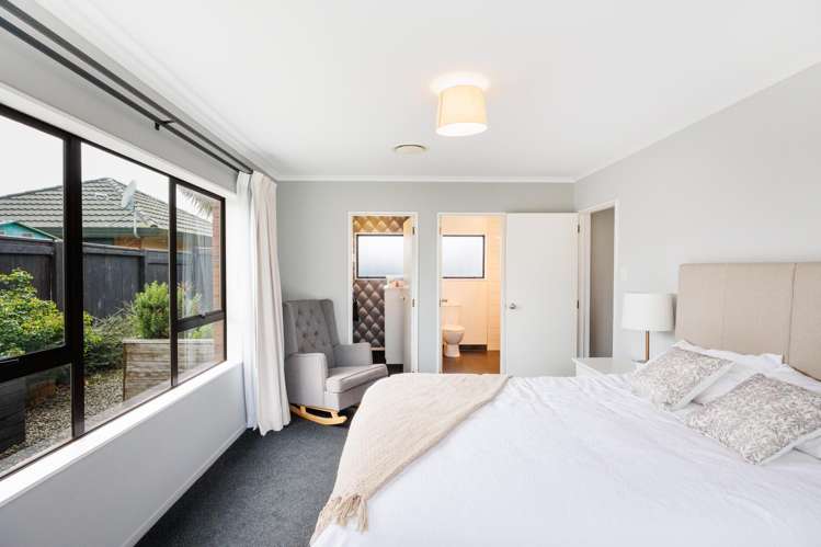 77 Pacific Drive Fitzherbert_12