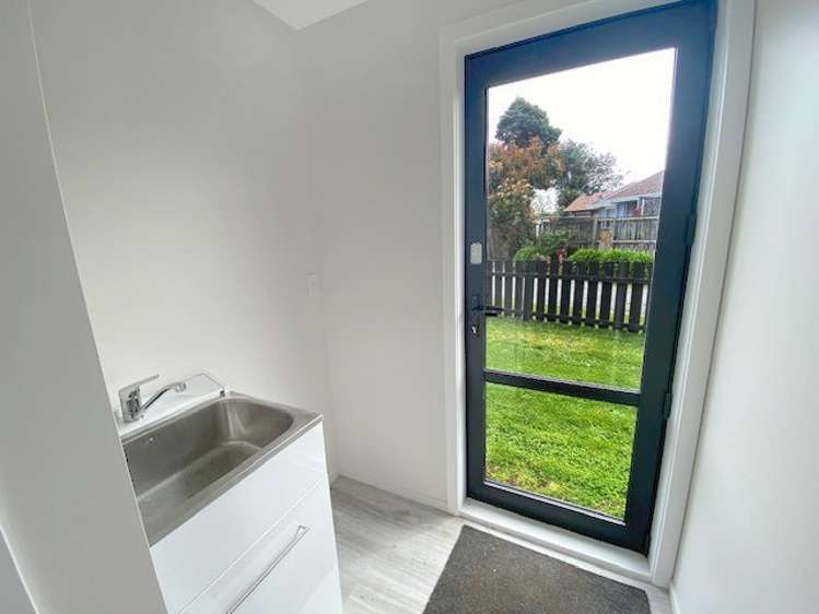 1 Bank Street 1384_7