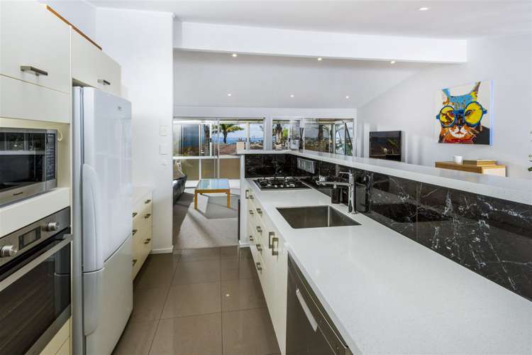 2/64 Seaview Road Castor Bay_8