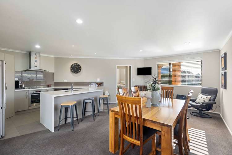 6 Liberty Grove Kelvin Grove_14