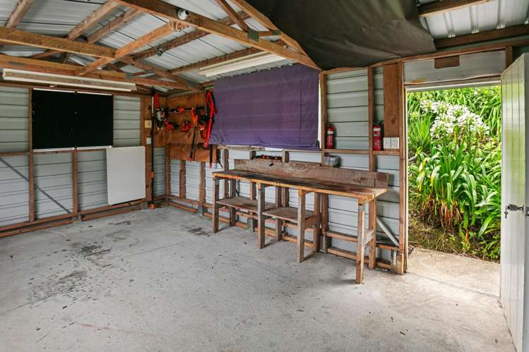 5 Lucy Road Waiomu_19