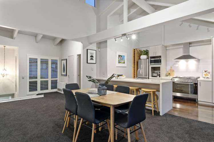 2/13 Muritai Road Milford_8