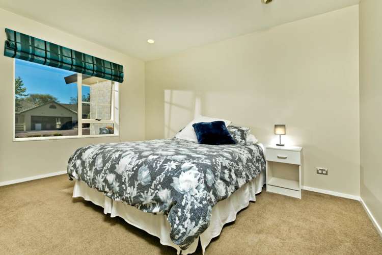 5 Kimberly Grove Greenhithe_16