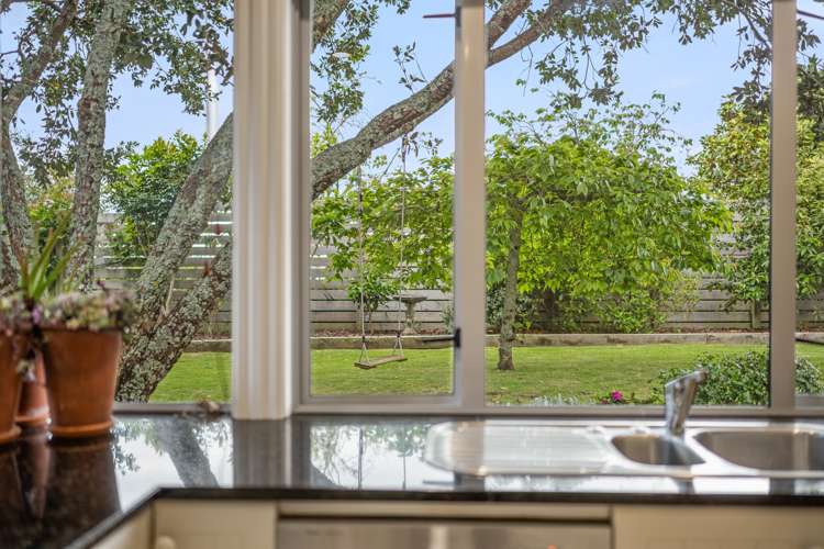 33 Seymour Road Mellons Bay_10