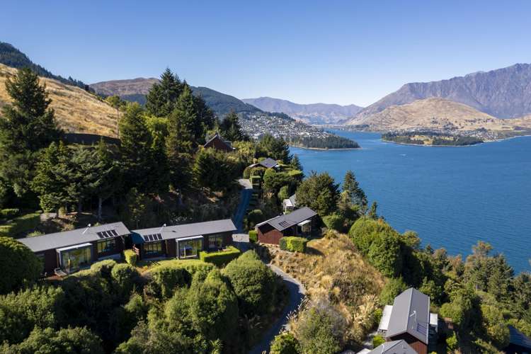 21 & 23 MacKinnon Terrace Sunshine Bay_19