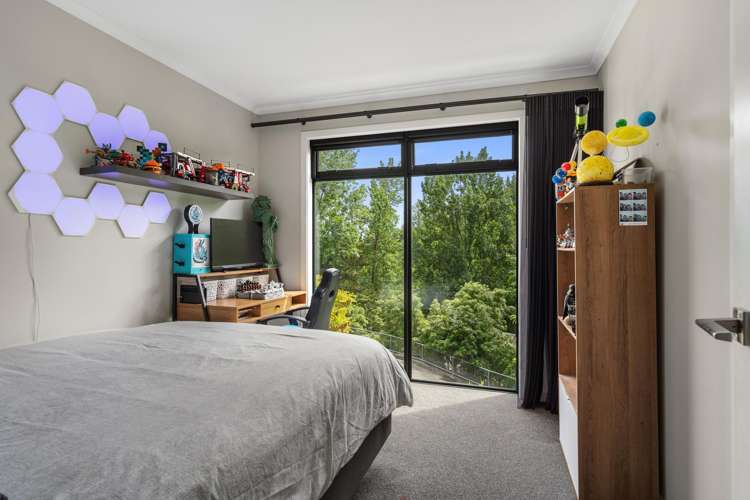 10 Woodford Lane Stoke_17