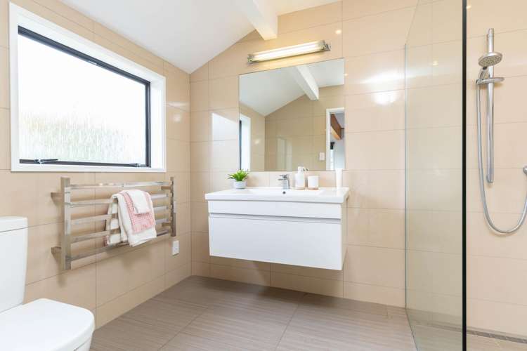 15 Duval Grove Tawa_11