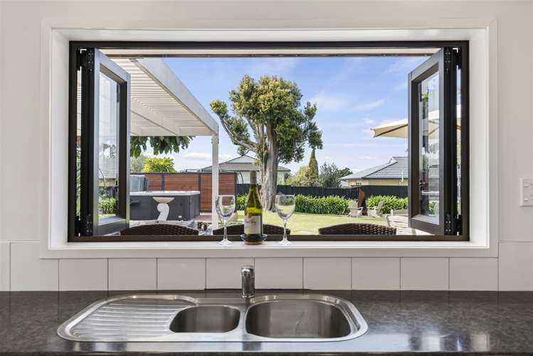 8 Quibray Place Botany Downs_11